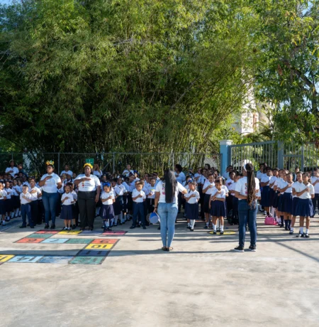 mision-emmanuel-educacion-patio